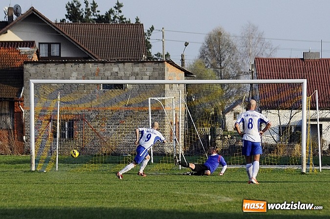 Zdjęcie w galerii na portalu naszwodzislaw.com: Wygrana Płomienia na początek rundy wiosennej wiadomości z regionu