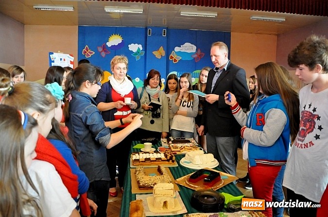 Zdjęcie w galerii na portalu naszwodzislaw.com: Remigiusz Rączka wybrał najlepszy jadalny łuk triumfalny w ZS w Wodzisławiu Śląskim wiadomości z regionu