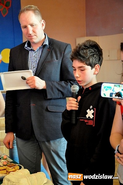 Zdjęcie w galerii na portalu naszwodzislaw.com: Remigiusz Rączka wybrał najlepszy jadalny łuk triumfalny w ZS w Wodzisławiu Śląskim wiadomości z regionu