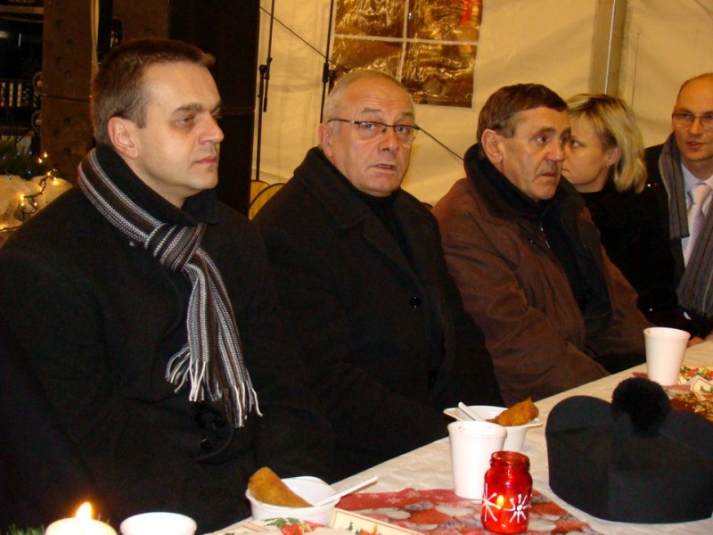 Zdjęcie w galerii na portalu naszwodzislaw.com: Wodzisławianie podzielili się opłatkiem wiadomości z regionu