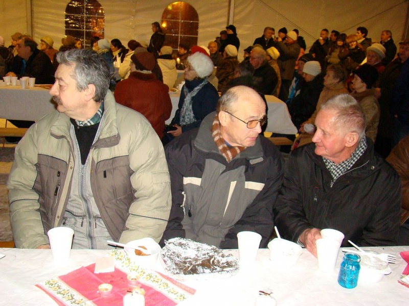 Zdjęcie w galerii na portalu naszwodzislaw.com: Wodzisławianie podzielili się opłatkiem wiadomości z regionu