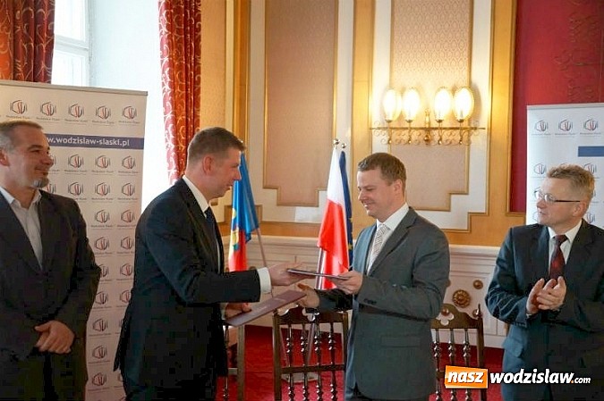 Zdjęcie w galerii na portalu naszwodzislaw.com: Podpisano umowę w sprawie Drogi Głównej Południowej wiadomości z regionu