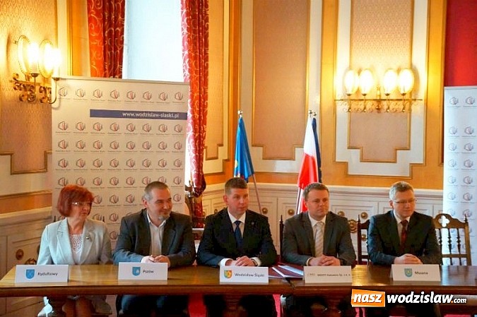 Zdjęcie w galerii na portalu naszwodzislaw.com: Podpisano umowę w sprawie Drogi Głównej Południowej wiadomości z regionu