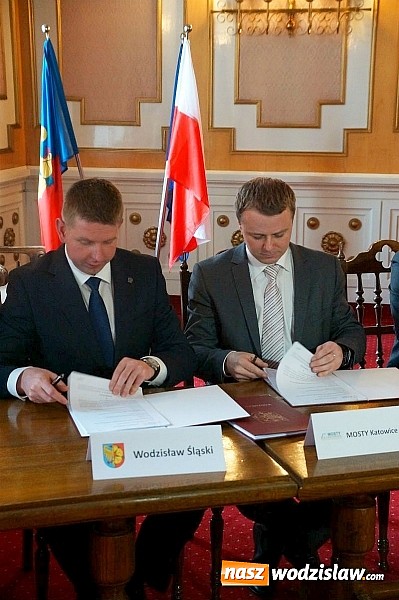 Zdjęcie w galerii na portalu naszwodzislaw.com: Podpisano umowę w sprawie Drogi Głównej Południowej wiadomości z regionu