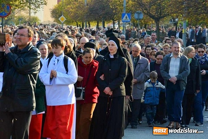 Zdjęcie w galerii na portalu naszwodzislaw.com: Dali świadectwo wiary - Droga Krzyżowa przyciągnęła rzeszę wiernych wiadomości z regionu