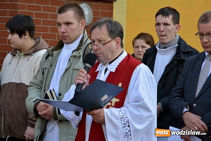 Zdjęcie w galerii na portalu naszwodzislaw.com: Dali świadectwo wiary - Droga Krzyżowa przyciągnęła rzeszę wiernych wiadomości z regionu