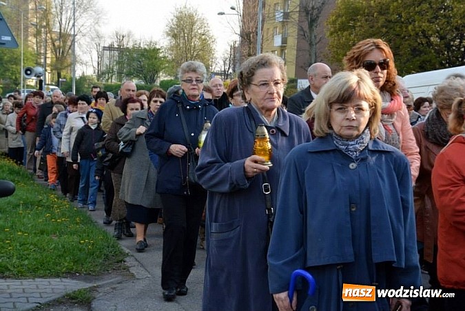 Zdjęcie w galerii na portalu naszwodzislaw.com: Dali świadectwo wiary - Droga Krzyżowa przyciągnęła rzeszę wiernych wiadomości z regionu