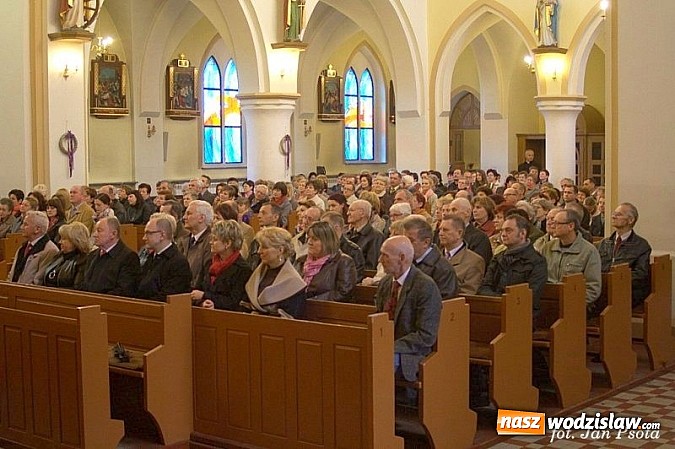 Zdjęcie w galerii na portalu naszwodzislaw.com: Koncertem Papieskim uczcili pomordowanych mieszkańców wiadomości z regionu