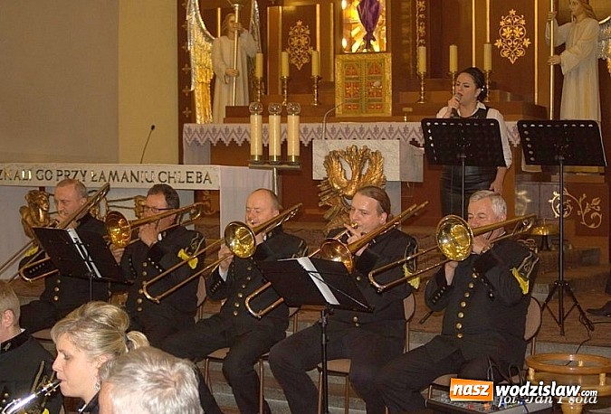 Zdjęcie w galerii na portalu naszwodzislaw.com: Koncertem Papieskim uczcili pomordowanych mieszkańców wiadomości z regionu