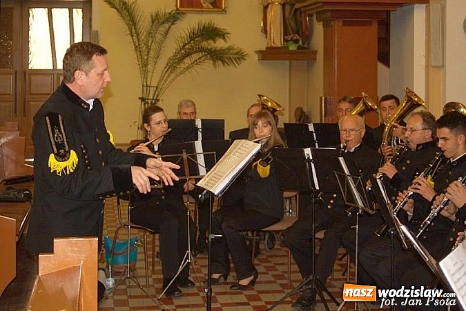 Zdjęcie w galerii na portalu naszwodzislaw.com: Koncertem Papieskim uczcili pomordowanych mieszkańców wiadomości z regionu