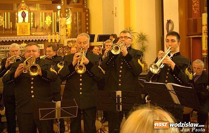 Zdjęcie w galerii na portalu naszwodzislaw.com: Koncertem Papieskim uczcili pomordowanych mieszkańców wiadomości z regionu