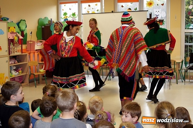 Zdjęcie w galerii na portalu naszwodzislaw.com: Goście z Peru odwiedzili przedszkole wiadomości z regionu
