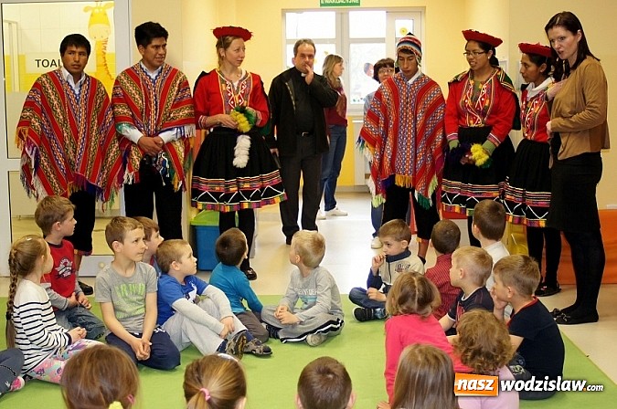 Zdjęcie w galerii na portalu naszwodzislaw.com: Goście z Peru odwiedzili przedszkole wiadomości z regionu