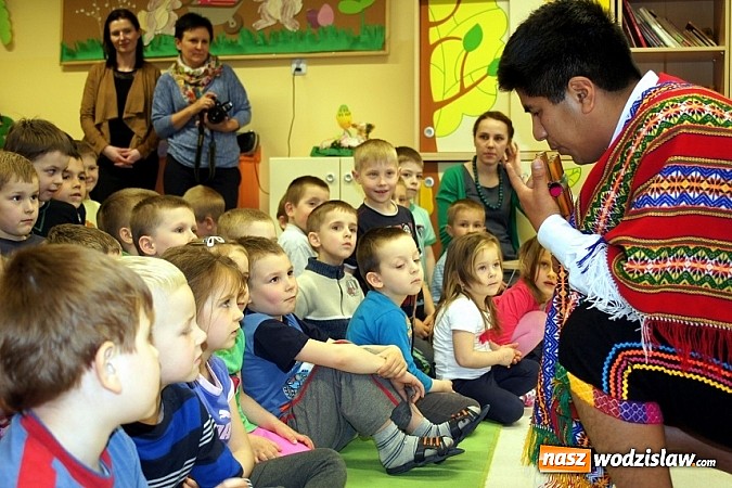 Zdjęcie w galerii na portalu naszwodzislaw.com: Goście z Peru odwiedzili przedszkole wiadomości z regionu