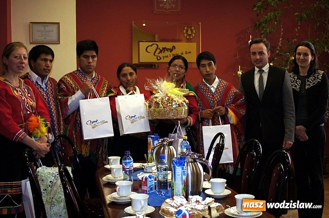 Zdjęcie w galerii na portalu naszwodzislaw.com: Goście z Peru odwiedzili przedszkole wiadomości z regionu