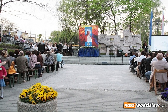 Zdjęcie w galerii na portalu naszwodzislaw.com: W Rydułtowach świętowali kanonizację Jana Pawła II wiadomości z regionu