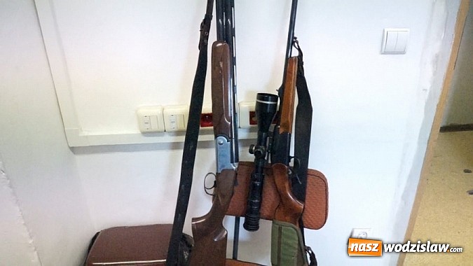 Zdjęcie w galerii na portalu naszwodzislaw.com: Narkotyki i broń w wynajmowanym mieszkaniu  wiadomości z regionu