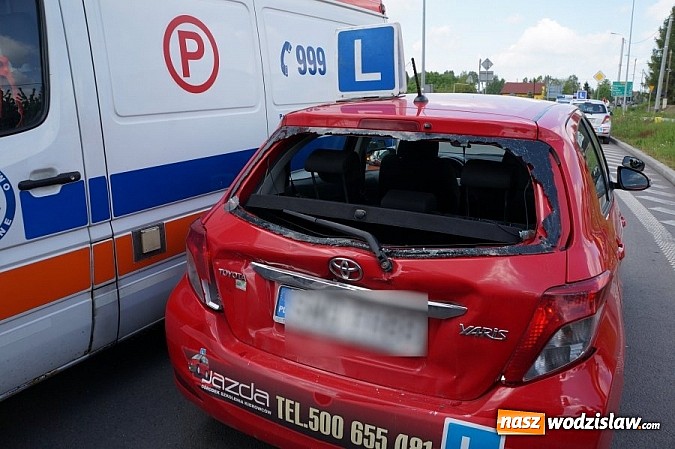 Zdjęcie w galerii na portalu naszwodzislaw.com: Niefortunna lekcja - tir wjechał w samochód nauki jazdy wiadomości z regionu