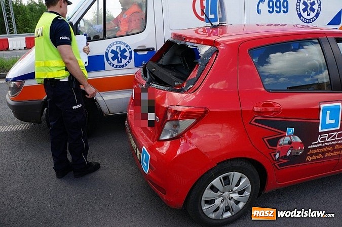 Zdjęcie w galerii na portalu naszwodzislaw.com: Niefortunna lekcja - tir wjechał w samochód nauki jazdy wiadomości z regionu