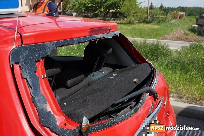 Zdjęcie w galerii na portalu naszwodzislaw.com: Niefortunna lekcja - tir wjechał w samochód nauki jazdy wiadomości z regionu