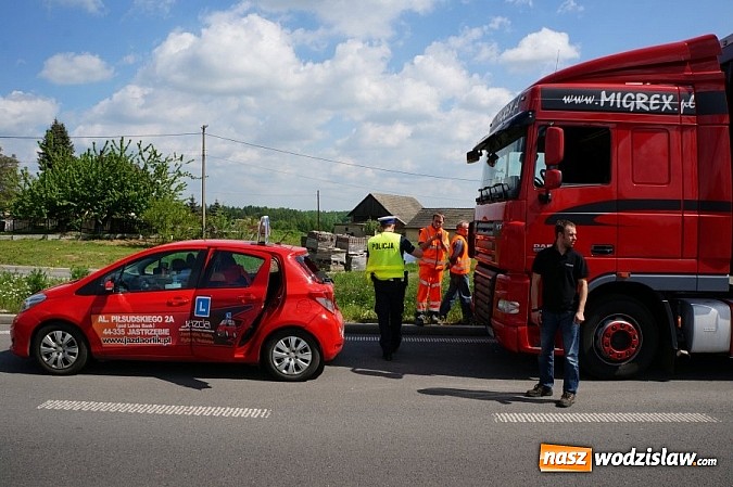 Zdjęcie w galerii na portalu naszwodzislaw.com: Niefortunna lekcja - tir wjechał w samochód nauki jazdy wiadomości z regionu