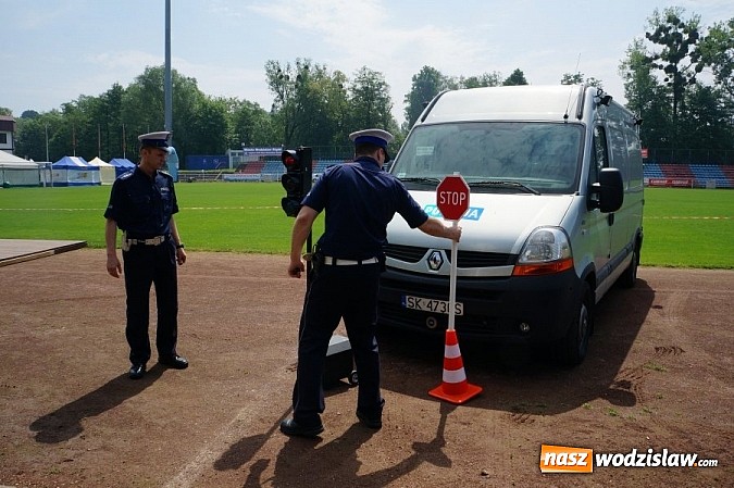 Zdjęcie w galerii na portalu naszwodzislaw.com: Targi edukacyjne przyciągnęły uczniów na stadion wiadomości z regionu
