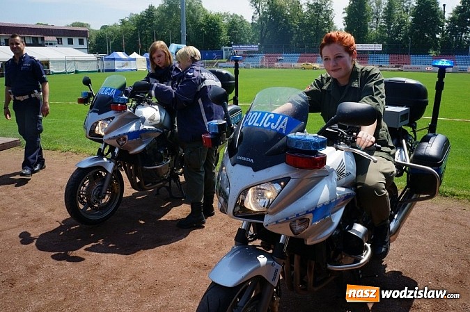 Zdjęcie w galerii na portalu naszwodzislaw.com: Targi edukacyjne przyciągnęły uczniów na stadion wiadomości z regionu