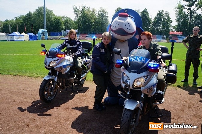 Zdjęcie w galerii na portalu naszwodzislaw.com: Targi edukacyjne przyciągnęły uczniów na stadion wiadomości z regionu