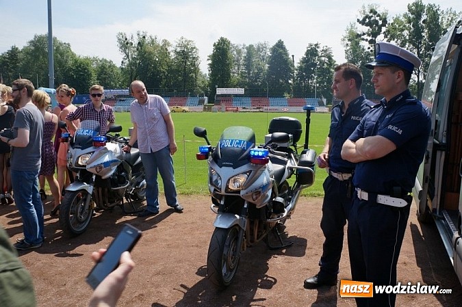 Zdjęcie w galerii na portalu naszwodzislaw.com: Targi edukacyjne przyciągnęły uczniów na stadion wiadomości z regionu