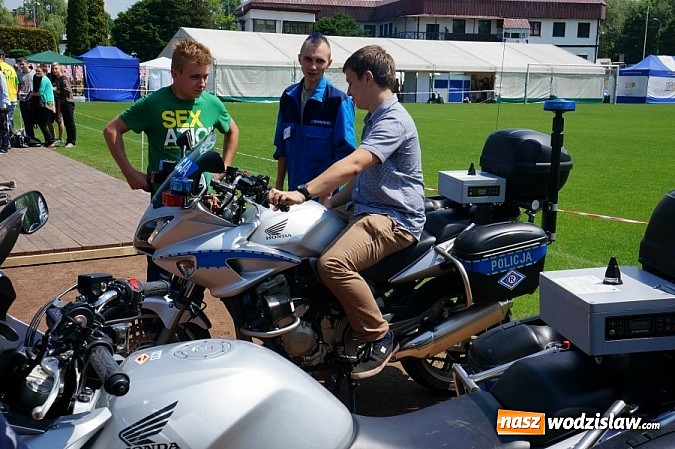 Zdjęcie w galerii na portalu naszwodzislaw.com: Targi edukacyjne przyciągnęły uczniów na stadion wiadomości z regionu