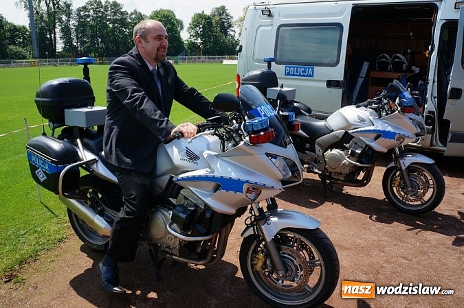 Zdjęcie w galerii na portalu naszwodzislaw.com: Targi edukacyjne przyciągnęły uczniów na stadion wiadomości z regionu