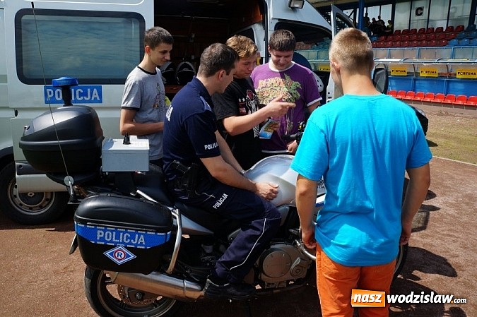 Zdjęcie w galerii na portalu naszwodzislaw.com: Targi edukacyjne przyciągnęły uczniów na stadion wiadomości z regionu