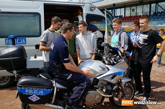Zdjęcie w galerii na portalu naszwodzislaw.com: Targi edukacyjne przyciągnęły uczniów na stadion wiadomości z regionu