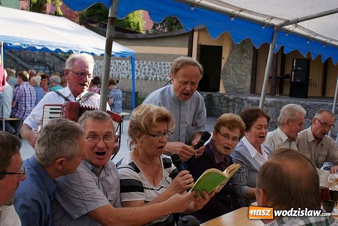 Zdjęcie w galerii na portalu naszwodzislaw.com: Chóry jastrzębskich dekanatów spotkały się w Mszanie wiadomości z regionu