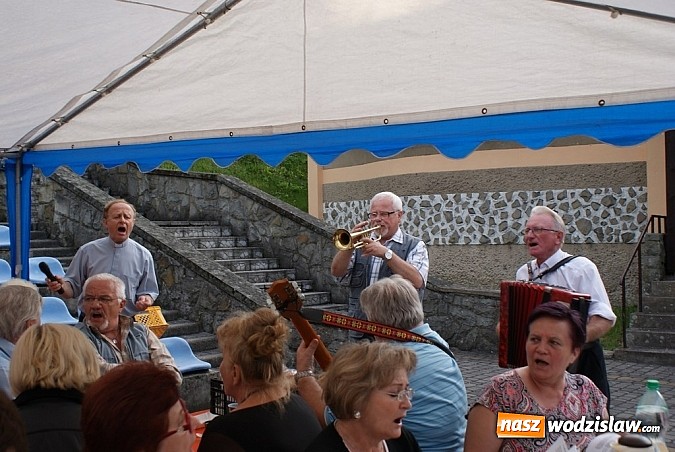 Zdjęcie w galerii na portalu naszwodzislaw.com: Chóry jastrzębskich dekanatów spotkały się w Mszanie wiadomości z regionu