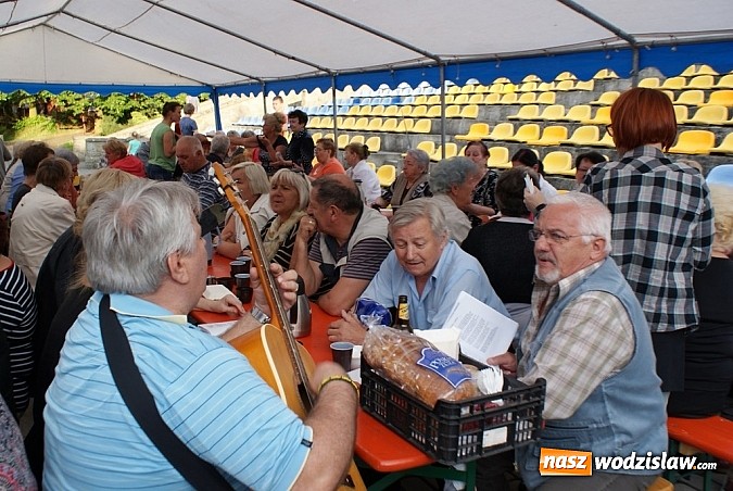 Zdjęcie w galerii na portalu naszwodzislaw.com: Chóry jastrzębskich dekanatów spotkały się w Mszanie wiadomości z regionu