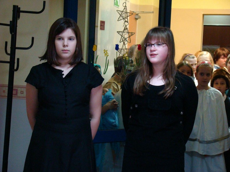 Zdjęcie w galerii na portalu naszwodzislaw.com: Ucieszyły ich odwiedziny młodych wiadomości z regionu