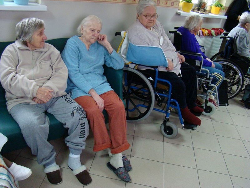 Zdjęcie w galerii na portalu naszwodzislaw.com: Ucieszyły ich odwiedziny młodych wiadomości z regionu