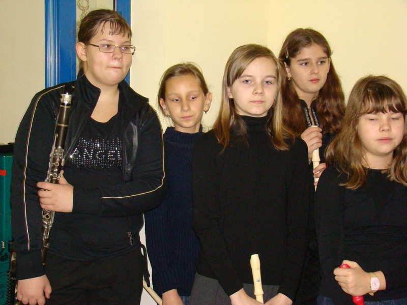 Zdjęcie w galerii na portalu naszwodzislaw.com: Ucieszyły ich odwiedziny młodych wiadomości z regionu