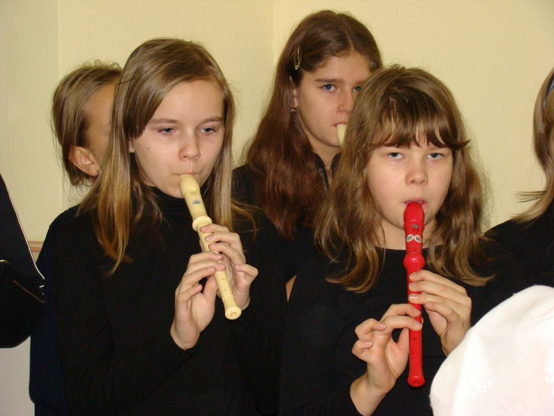 Zdjęcie w galerii na portalu naszwodzislaw.com: Ucieszyły ich odwiedziny młodych wiadomości z regionu