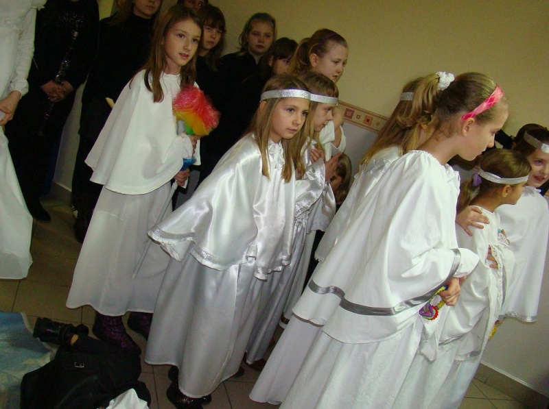 Zdjęcie w galerii na portalu naszwodzislaw.com: Ucieszyły ich odwiedziny młodych wiadomości z regionu