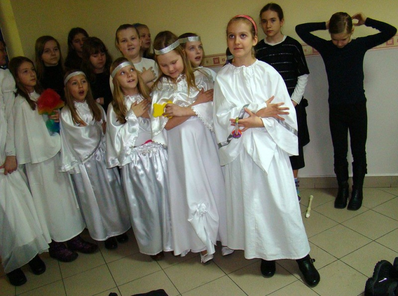 Zdjęcie w galerii na portalu naszwodzislaw.com: Ucieszyły ich odwiedziny młodych wiadomości z regionu