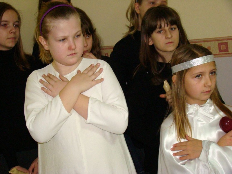 Zdjęcie w galerii na portalu naszwodzislaw.com: Ucieszyły ich odwiedziny młodych wiadomości z regionu