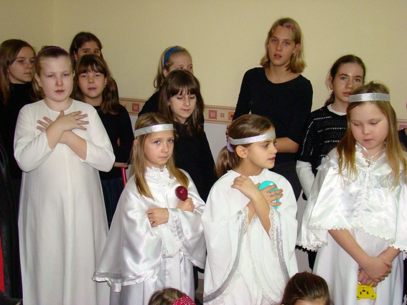 Zdjęcie w galerii na portalu naszwodzislaw.com: Ucieszyły ich odwiedziny młodych wiadomości z regionu