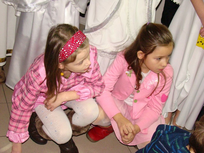 Zdjęcie w galerii na portalu naszwodzislaw.com: Ucieszyły ich odwiedziny młodych wiadomości z regionu