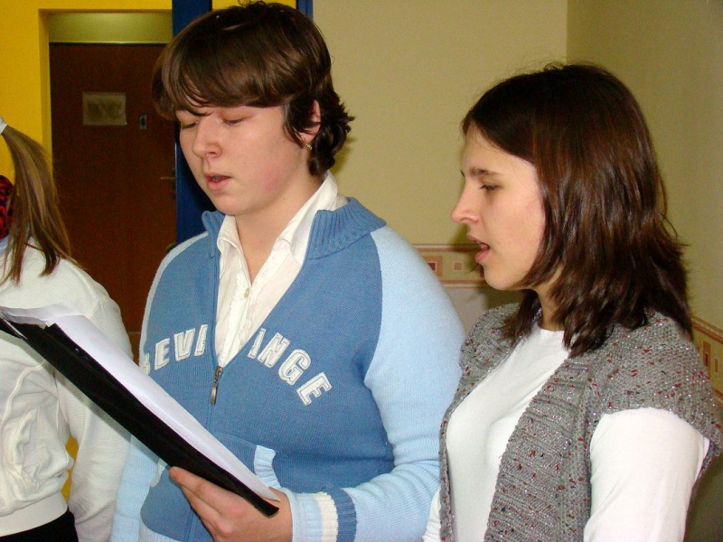 Zdjęcie w galerii na portalu naszwodzislaw.com: Ucieszyły ich odwiedziny młodych wiadomości z regionu