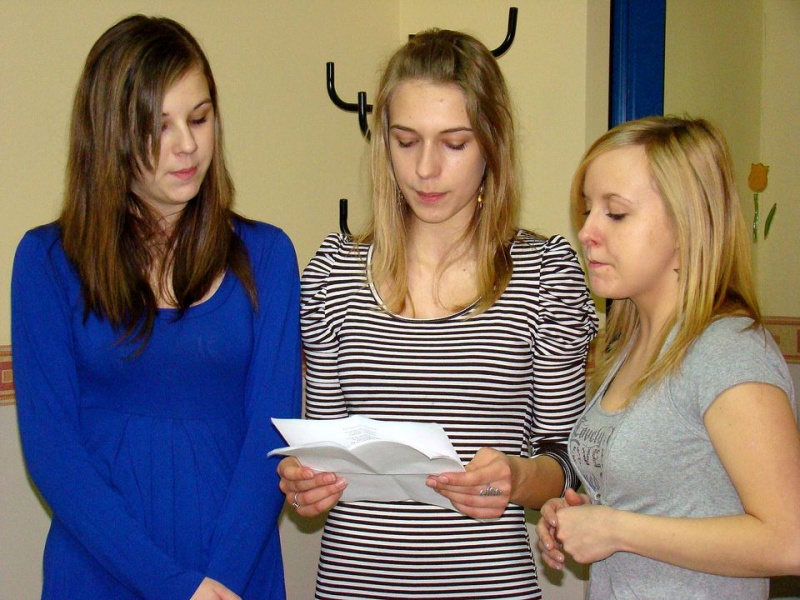 Zdjęcie w galerii na portalu naszwodzislaw.com: Ucieszyły ich odwiedziny młodych wiadomości z regionu