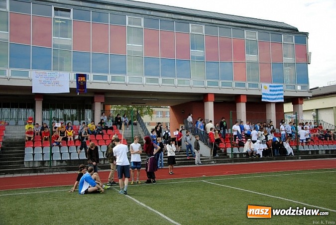 Zdjęcie w galerii na portalu naszwodzislaw.com: III Miting Sportowy - uczniowie rywalizowali w barwach państw Mistrzostw Świata wiadomości z regionu