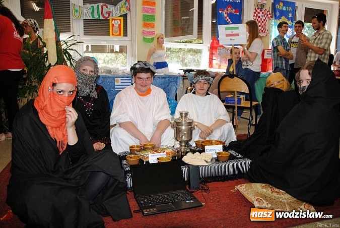 Zdjęcie w galerii na portalu naszwodzislaw.com: III Miting Sportowy - uczniowie rywalizowali w barwach państw Mistrzostw Świata wiadomości z regionu