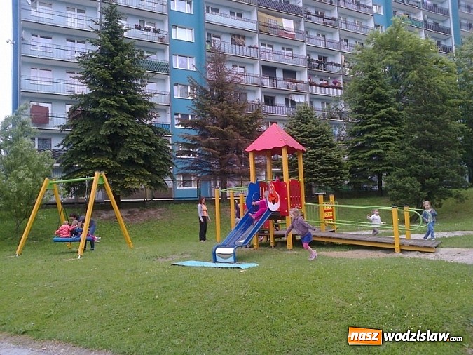 Zdjęcie w galerii na portalu naszwodzislaw.com: Kolejne przedszkole ma nowy plac zabaw wiadomości z regionu